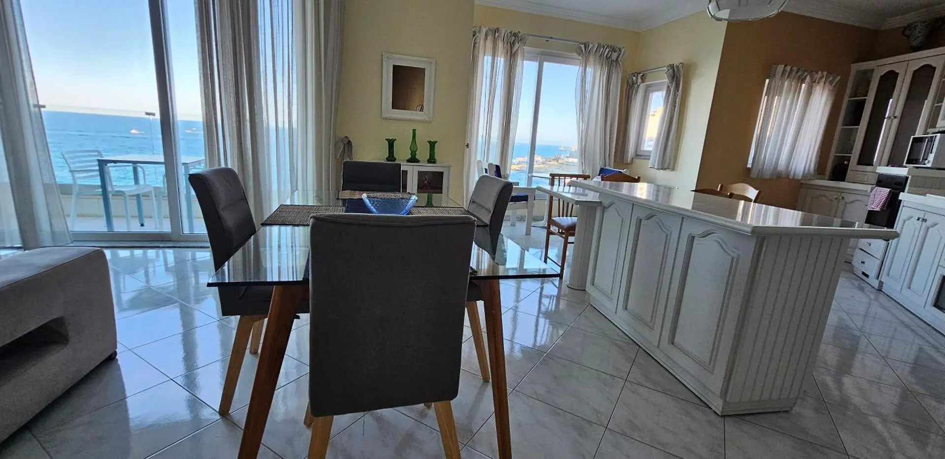 Front Sea View 3 Bedroom 2 Bathrooms At Sliema Beach Promenade S7